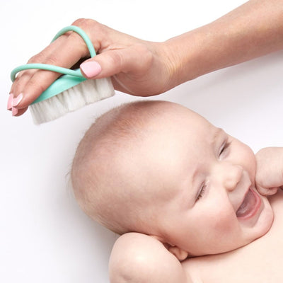 Frida Baby | Head-Hugging Hairbrush + Comb Set - Plumme Box